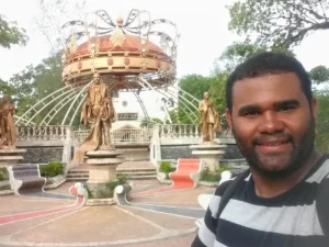 Robinson Grullon en el Parque de Hato Mayor